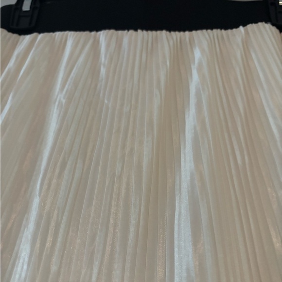 Boohoo Accordion Maxi Skirt NWT - Picture 4 of 4